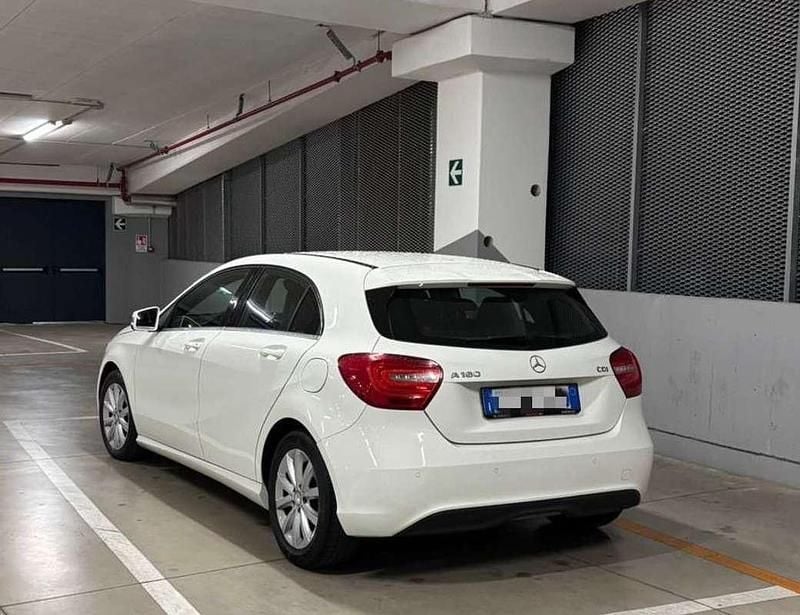 Usata Mercedes A180 109 CV (80 kW) 2015 Berlina