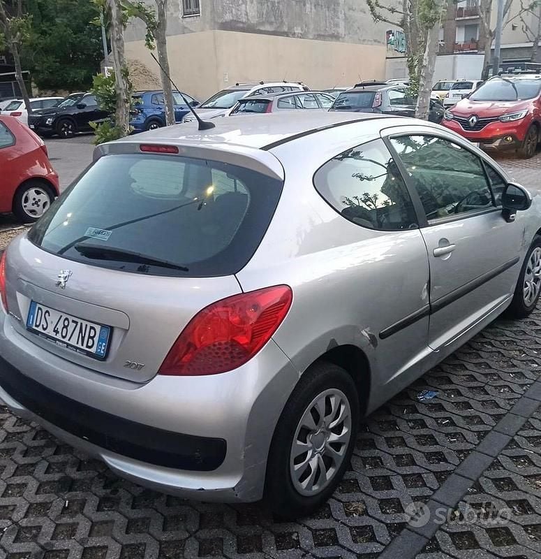 Käytetty Peugeot 207 68 HP (50 kW) 2008 Harmaa Sedan