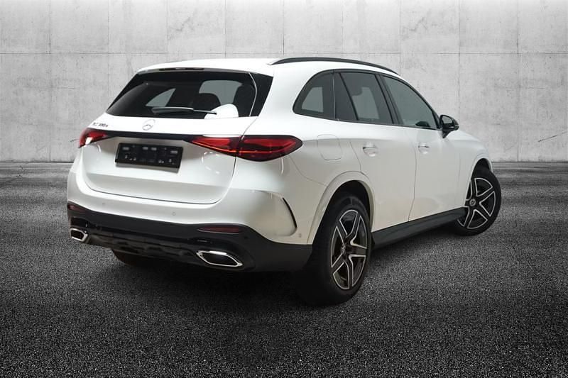 Usata Mercedes GLC300e AMG Line Premium 269 CV (197 kW) 2024 Bianco pastello SUV