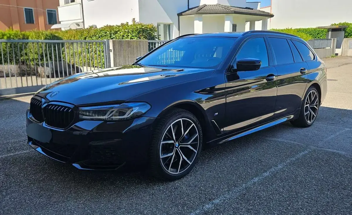 Usata BMW 540 M Sport 333 CV (244 kW) 2024 Blu/azzurro Station wagon