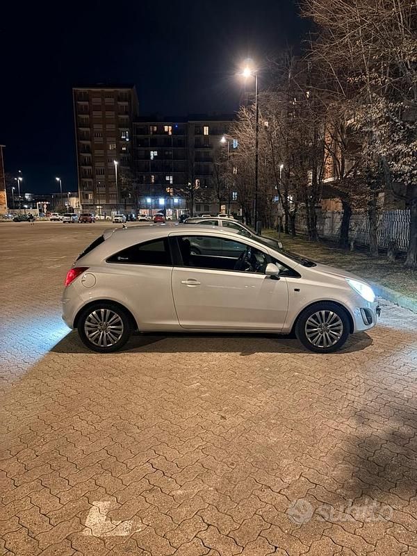 Usata Opel Corsa 87 CV (63 kW) 2013 Grigio Berlina
