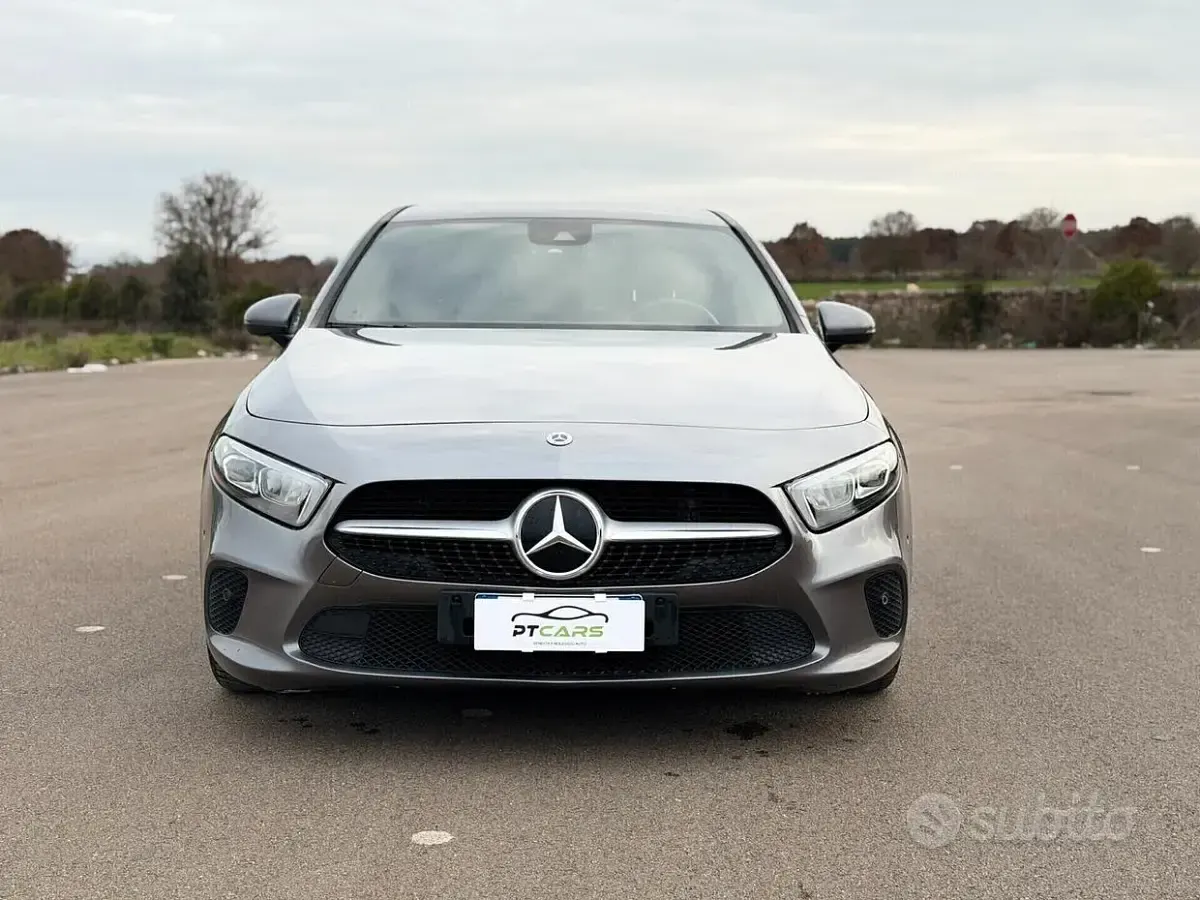 Usata Mercedes A180 116 CV (85 kW) 2019 Grigio Berlina