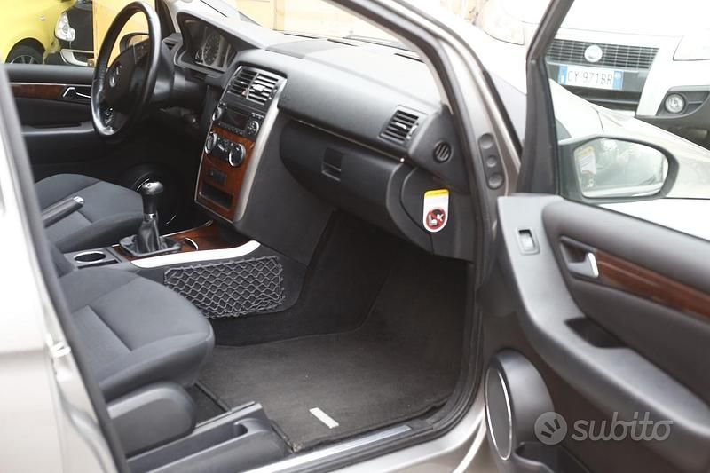 Usata Mercedes B200 Chrome 140 CV (102 kW) 2006 Grigio Monovolume
