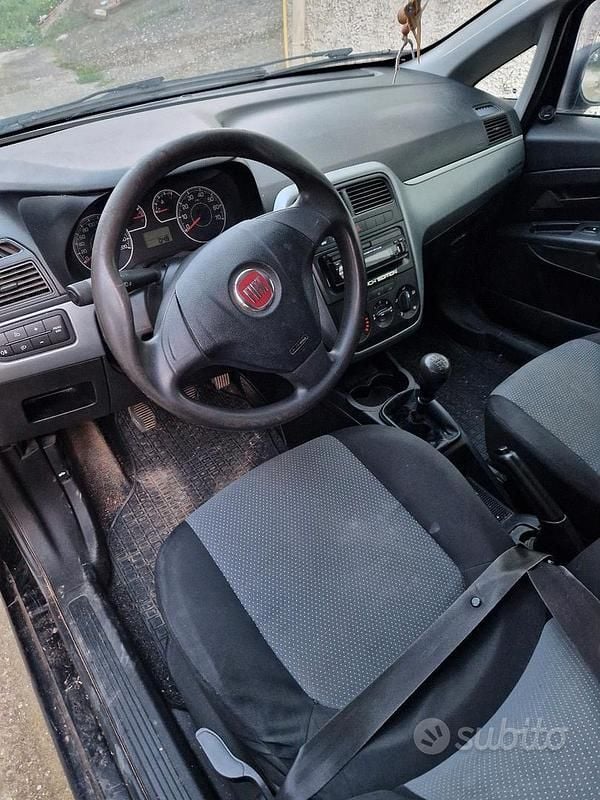 Gebraucht Fiat Grande Punto 75 PS (55 kW) 2010 Schwarz Kleinwagen