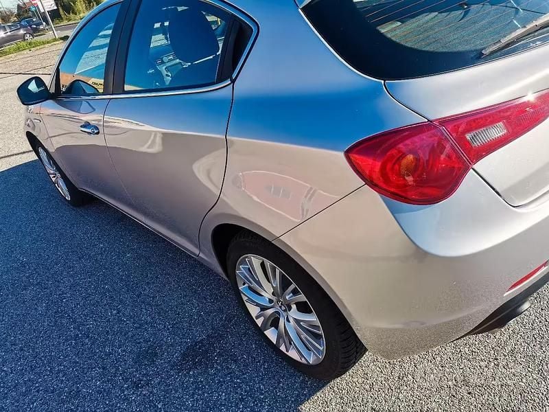 Usata Alfa Romeo Giulietta Exclusive 120 CV (88 kW) 2016 Grigio Utilitaria