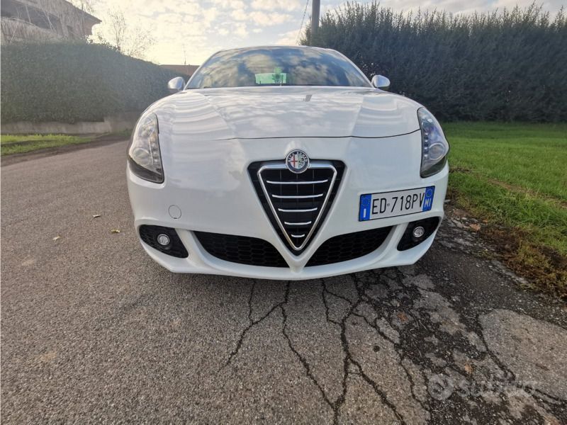 Bianco Usata 2010 Alfa Romeo Giulietta Due volumi | 10.500 € (Molto cara) - Immagine 1/4