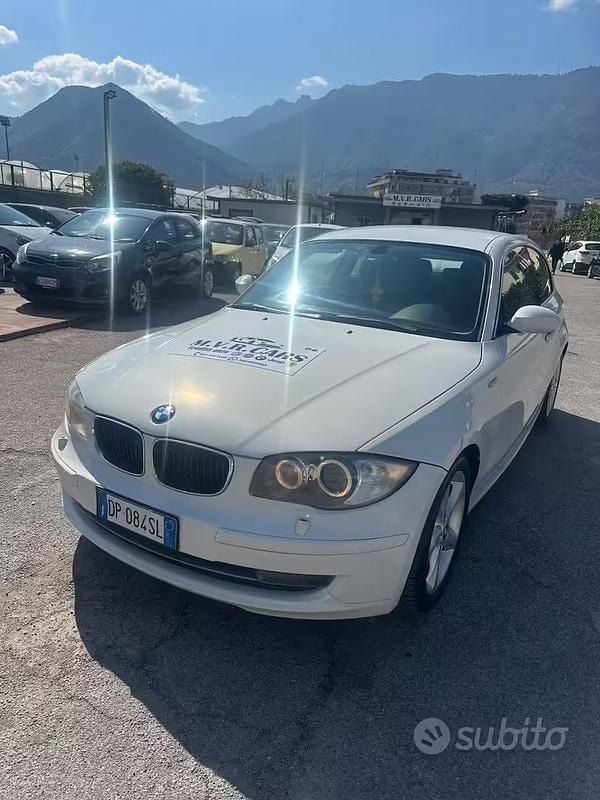 Usata BMW 118 142 CV (104 kW) 2008 Bianco Utilitaria