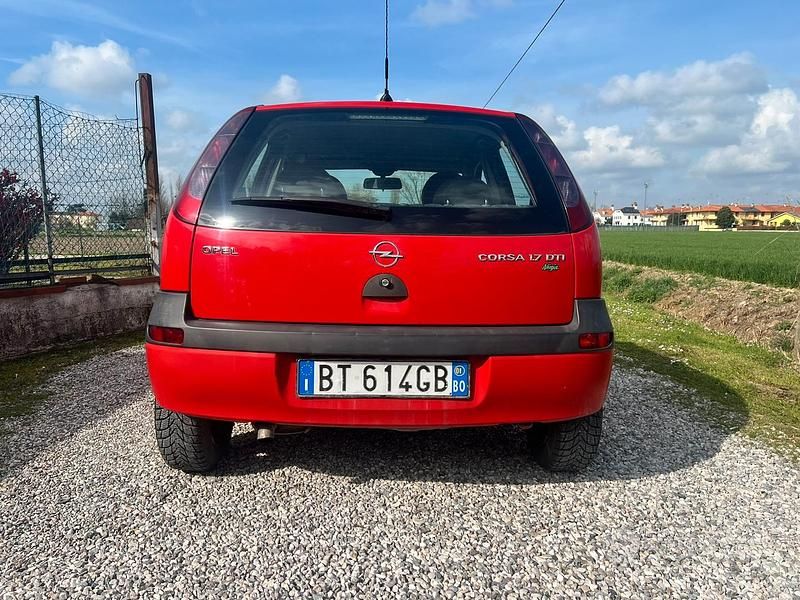 Usata Opel Corsa Comfort 75 CV (55 kW) 2001 Rosso Utilitaria