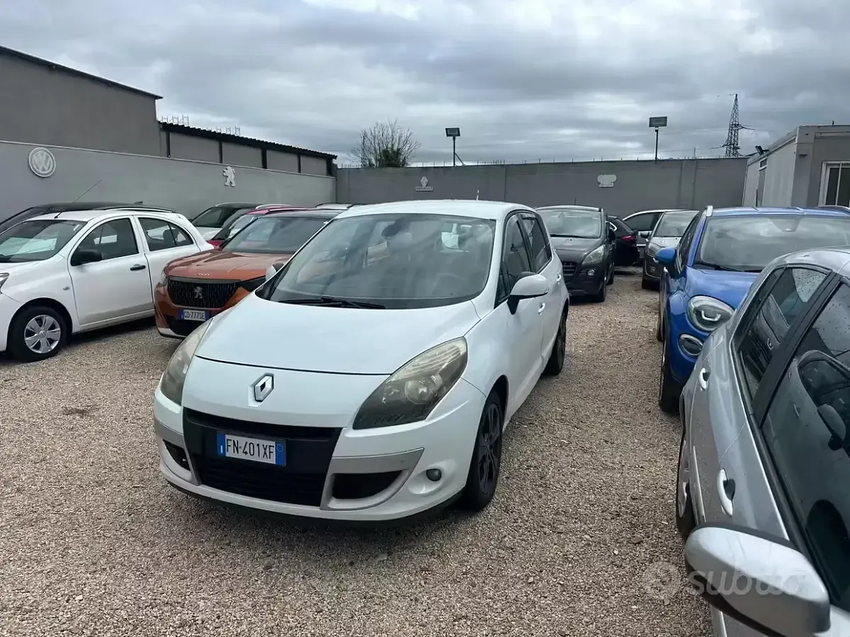 Usata Renault Scenic E-Tech Luxe 110 CV (80 kW) 2010 Bianco Monovolume