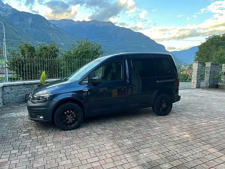 Usata VW Caddy 150 CV (110 kW) 2018 Blu/azzurro Monovolume