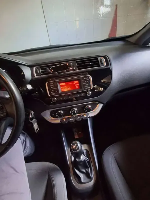 Usata Kia Rio Active 75 CV (55 kW) 2016 Grigio Utilitaria