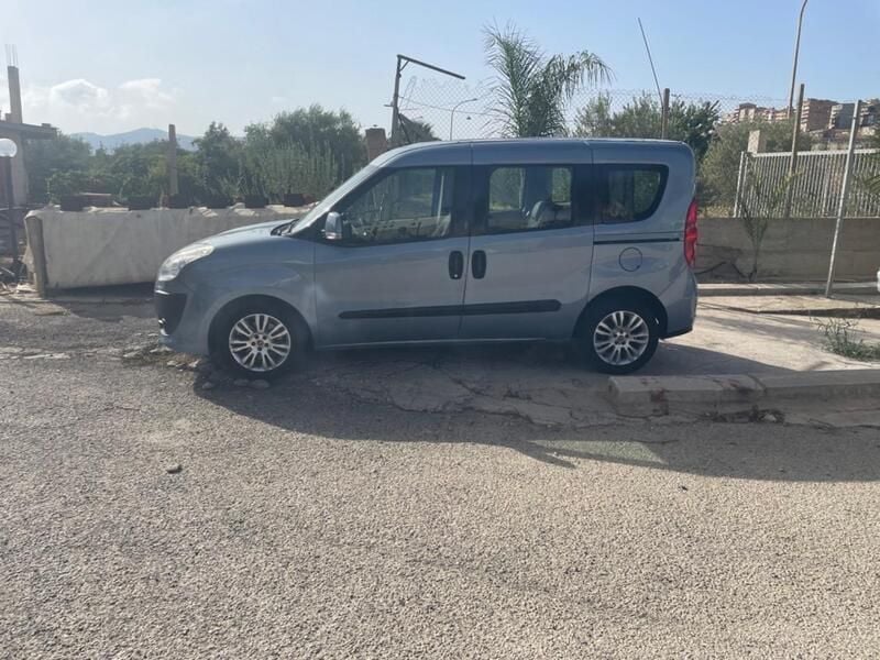Usata Fiat Doblò 135 CV (99 kW) 2012 Grigio Monovolume