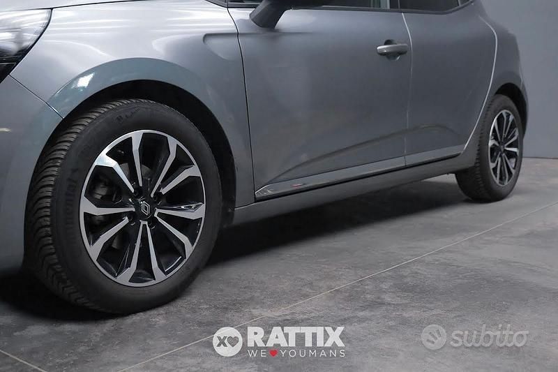 Usata Renault Clio V Techno 90 CV (66 kW) 2025 Grigio Berlina