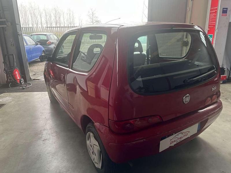Usata Fiat 600 54 CV (39 kW) 2010 Rosso metallizzato Utilitaria