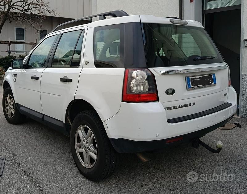 Usata Land Rover Freelander 2 150 CV (110 kW) 2011 Bianco SUV