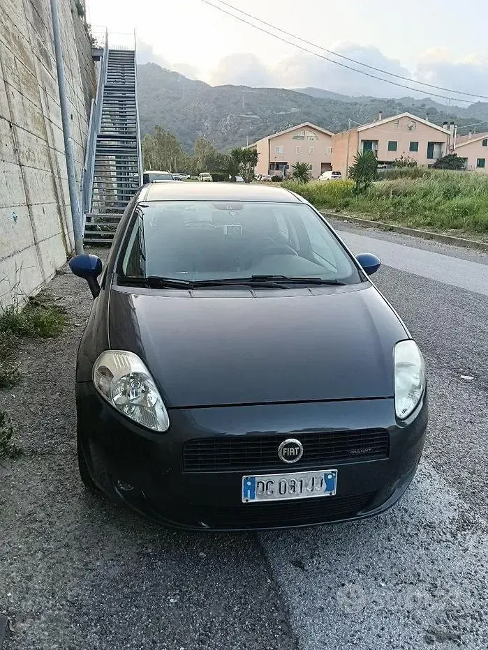 Usata Fiat Punto 90 CV (66 kW) 2007 Grigio Utilitaria