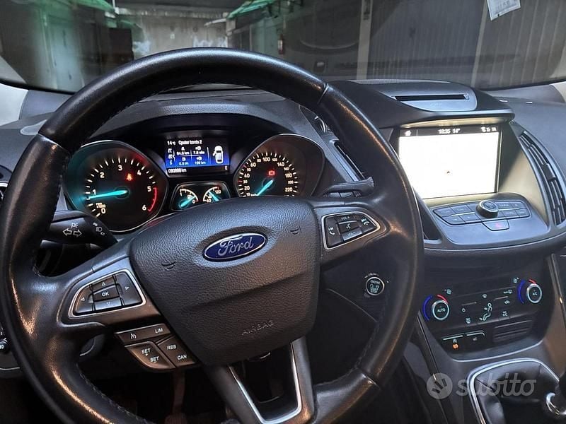 Usata Ford Kuga Titanium 120 CV (88 kW) 2016 Grigio SUV