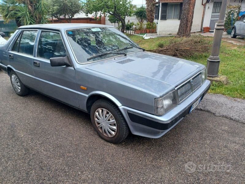 Usata 1988 Lancia Prisma Tre volumi | 2500 € - Immagine 1/4
