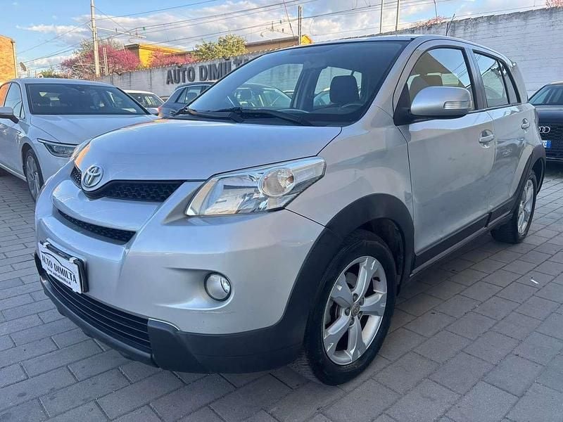 Usata Toyota Urban Cruiser Sol 90 CV (66 kW) 2010 Argento Utilitaria