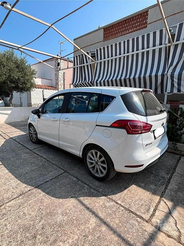 Usata Ford B-MAX 90 CV (66 kW) 2016 Bianco Monovolume