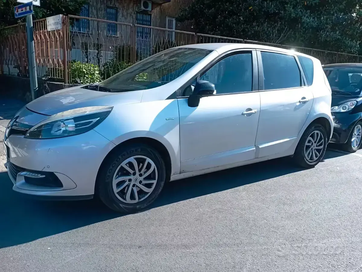 Usata Renault Scénic III XMOD 110 CV (80 kW) 2016 Grigio Monovolume
