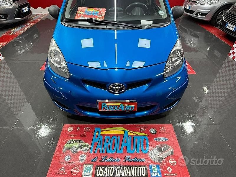 Usata Toyota Aygo 68 CV (50 kW) 2011 Blu Utilitaria