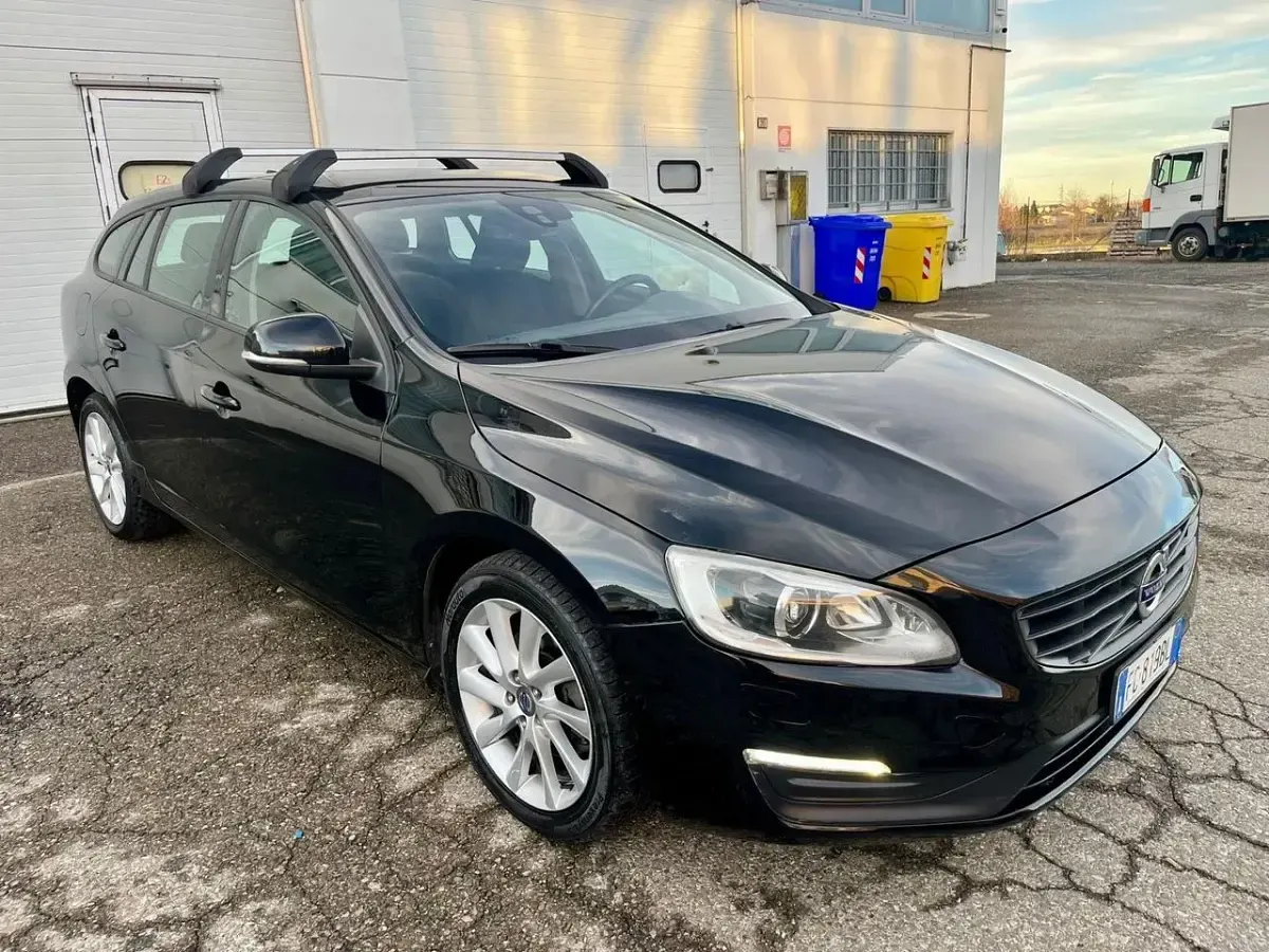 Usata Volvo V60 120 CV (88 kW) 2015 Nero Station wagon
