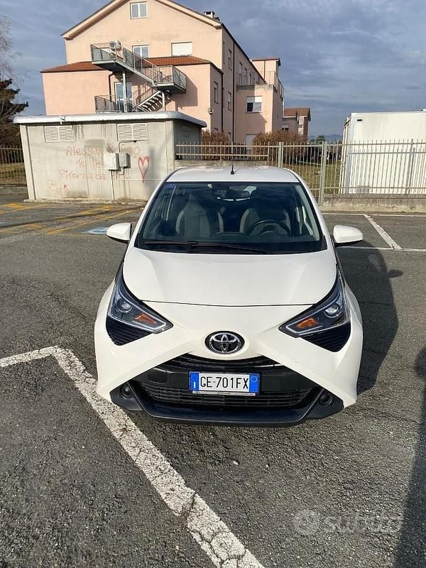 Bianco Usata 2021 Toyota Aygo X-play Due volumi | 10.000 € (Ottimo prezzo) - Immagine 1/4