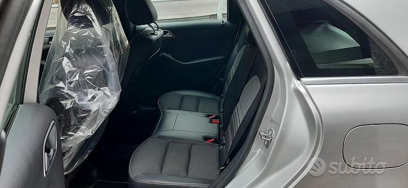 Usata Mercedes B180 109 CV (80 kW) 2018 Grigio Monovolume