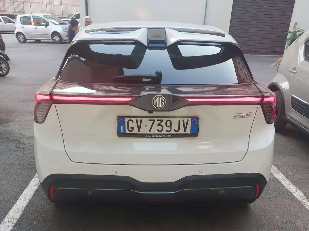 Usata MG MG4 EV Luxury 150 kW (204 CV) 2024 Bianco Utilitaria