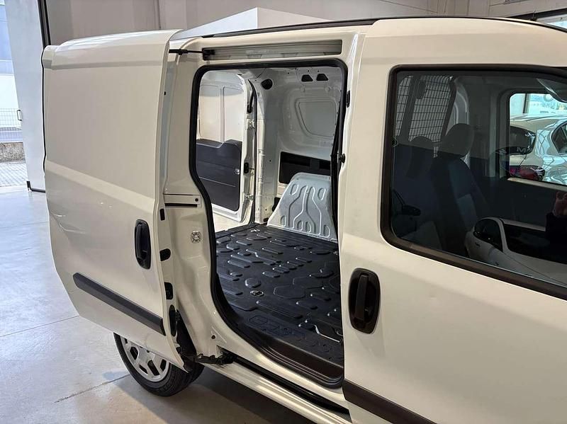 Usata Fiat Doblò Easy 120 CV (88 kW) 2021 Bianco Monovolume