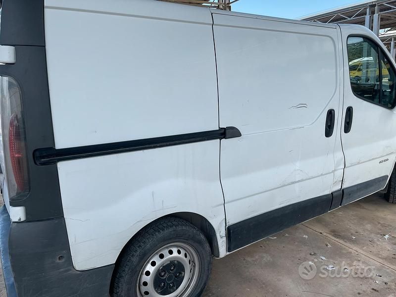 Usata Renault Trafic 100 CV (73 kW) 2002 Monovolume