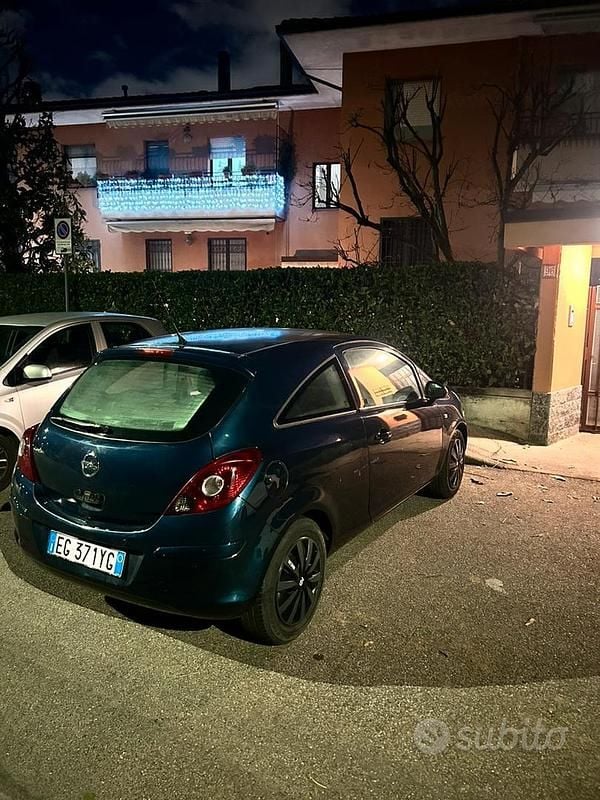Usata Opel Corsa 85 CV (62 kW) 2011 Blu Berlina