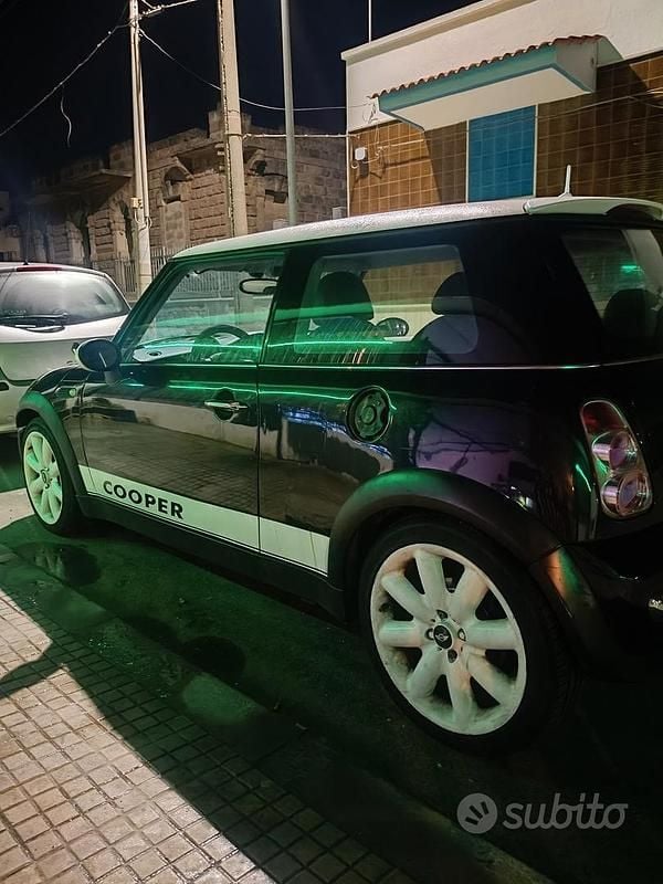 Begagnad Mini Cooper 2004 Halvkombi