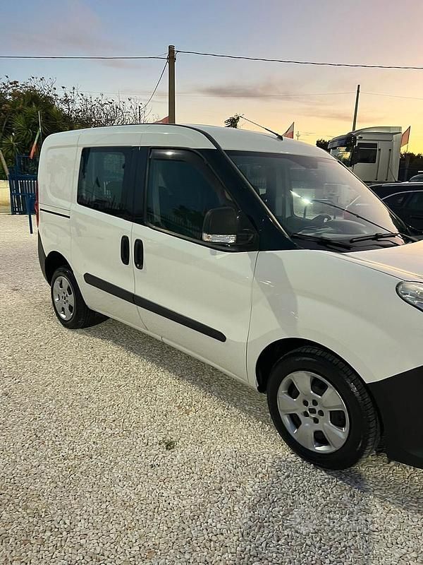 Usata Fiat Doblò Lounge 105 CV (77 kW) 2011 Bianco Monovolume
