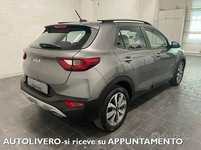 Usata Kia Stonic 84 CV (61 kW) 2023 Grigio SUV