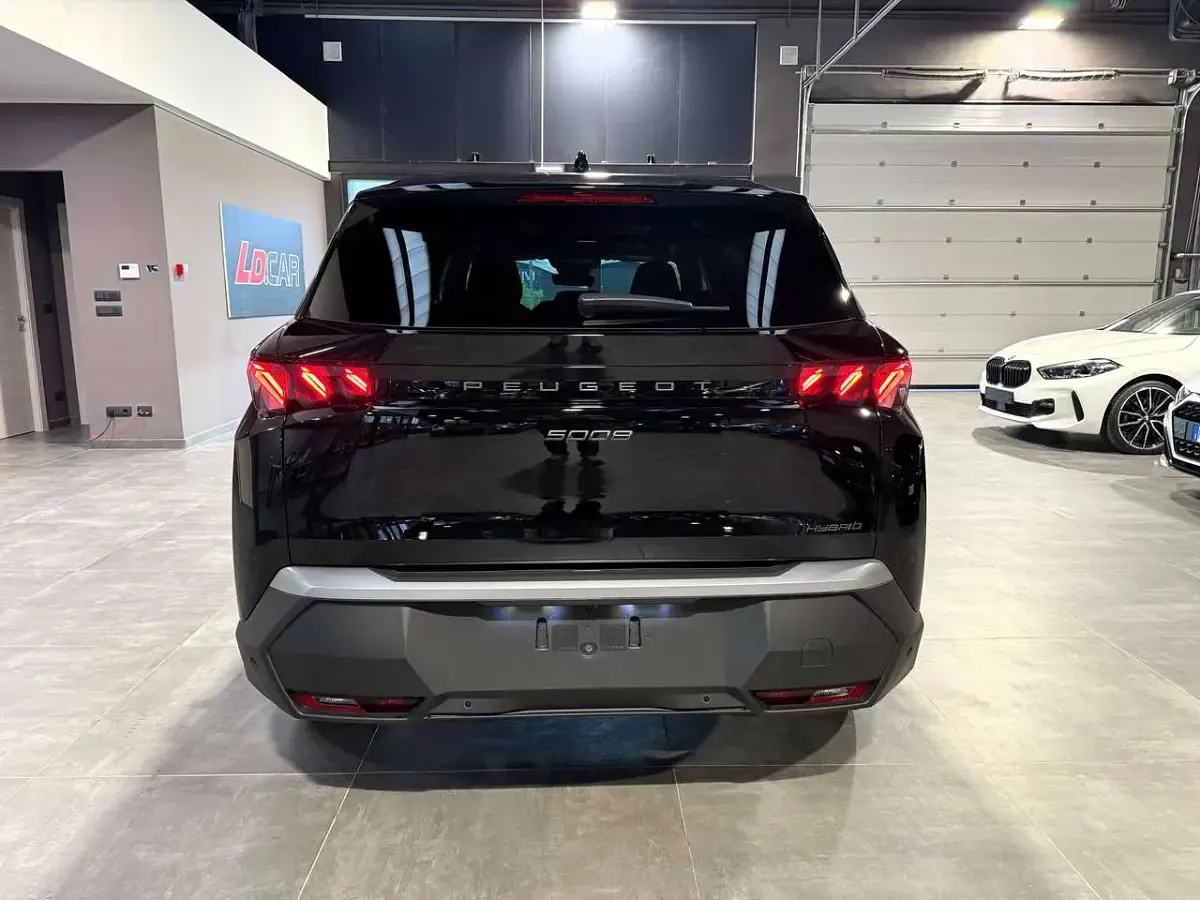 Nuova Peugeot 5008 GT 136 CV (100 kW) 2026 Nero SUV