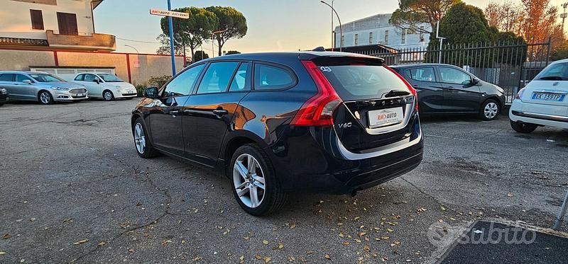 Usata Volvo V60 120 CV (88 kW) 2017 Blu Station wagon