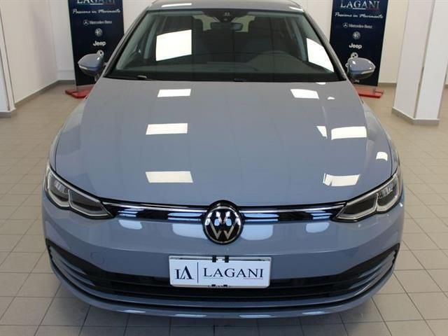 Usata VW Golf VIII Life 116 CV (85 kW) 2024 Grigio Berlina