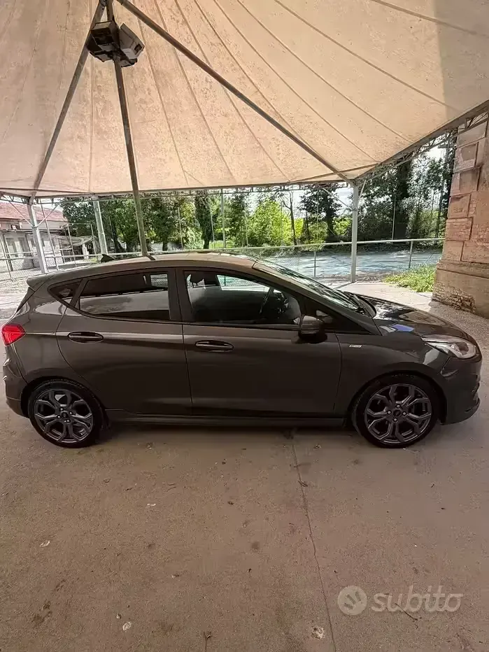Usado Ford Fiesta ST-Line 86 CV (63 kW) 2020 Gris Utilitario