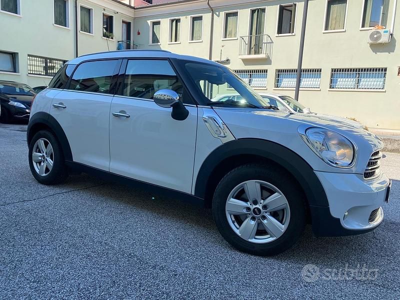 Usata Mini One D Countryman Business 90 CV (66 kW) 2015 Bianco SUV