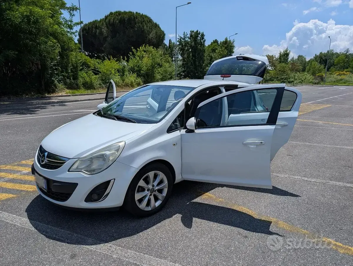 Usata Opel Corsa 75 CV (55 kW) 2013 Bianco Utilitaria