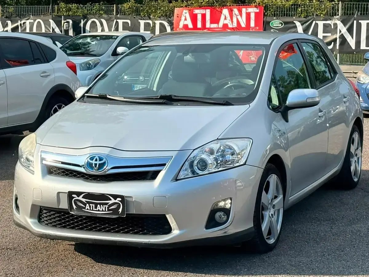Usata Toyota Auris Hybrid Executive 99 CV (72 kW) 2011 Grigio Berlina
