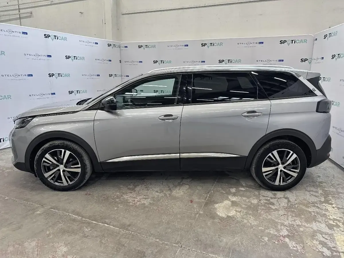 Usata Peugeot 5008 Allure 131 CV (96 kW) 2024 Grigio SUV