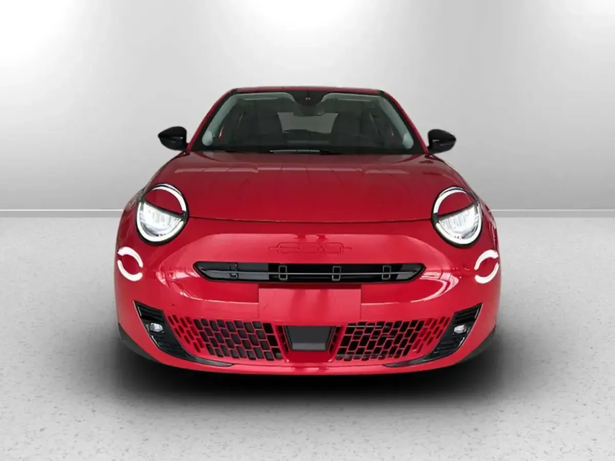 Usata Fiat 600 Red 61 kW (84 CV) 2023 Rossoselleria specifica red SUV