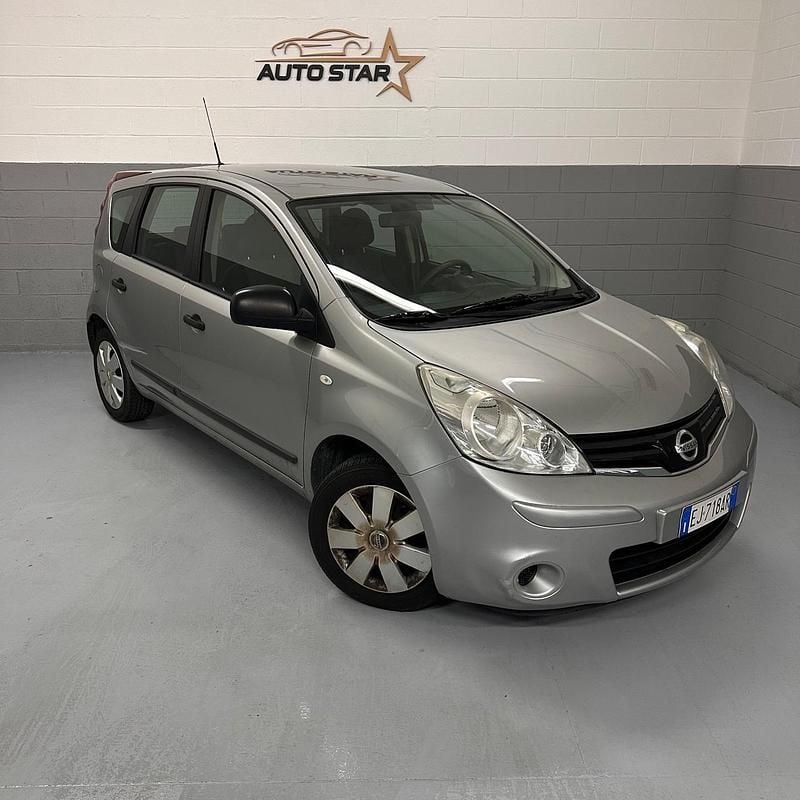 Usata Nissan Note 88 CV (64 kW) 2011 Argento Utilitaria