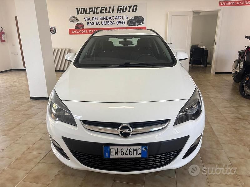 Usata Opel Astra 110 CV (80 kW) 2014 Bianco Berlina