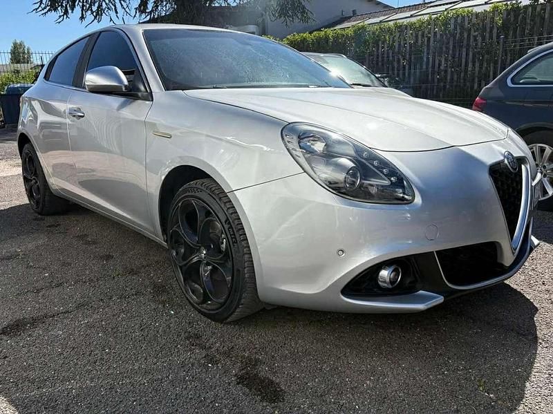 Second-hand Alfa Romeo Giulietta Super 120 CP (88 kW) 2020 Argintiu Hatchback