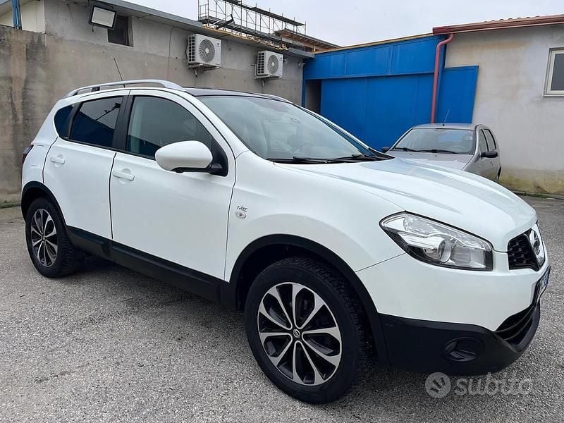 Usata Nissan Qashqai Tekna 130 CV (95 kW) 2012 Bianco SUV