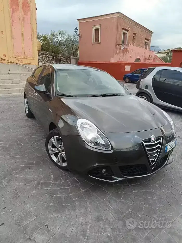 Usata Alfa Romeo Giulietta 105 CV (77 kW) 2011 Grigio Utilitaria